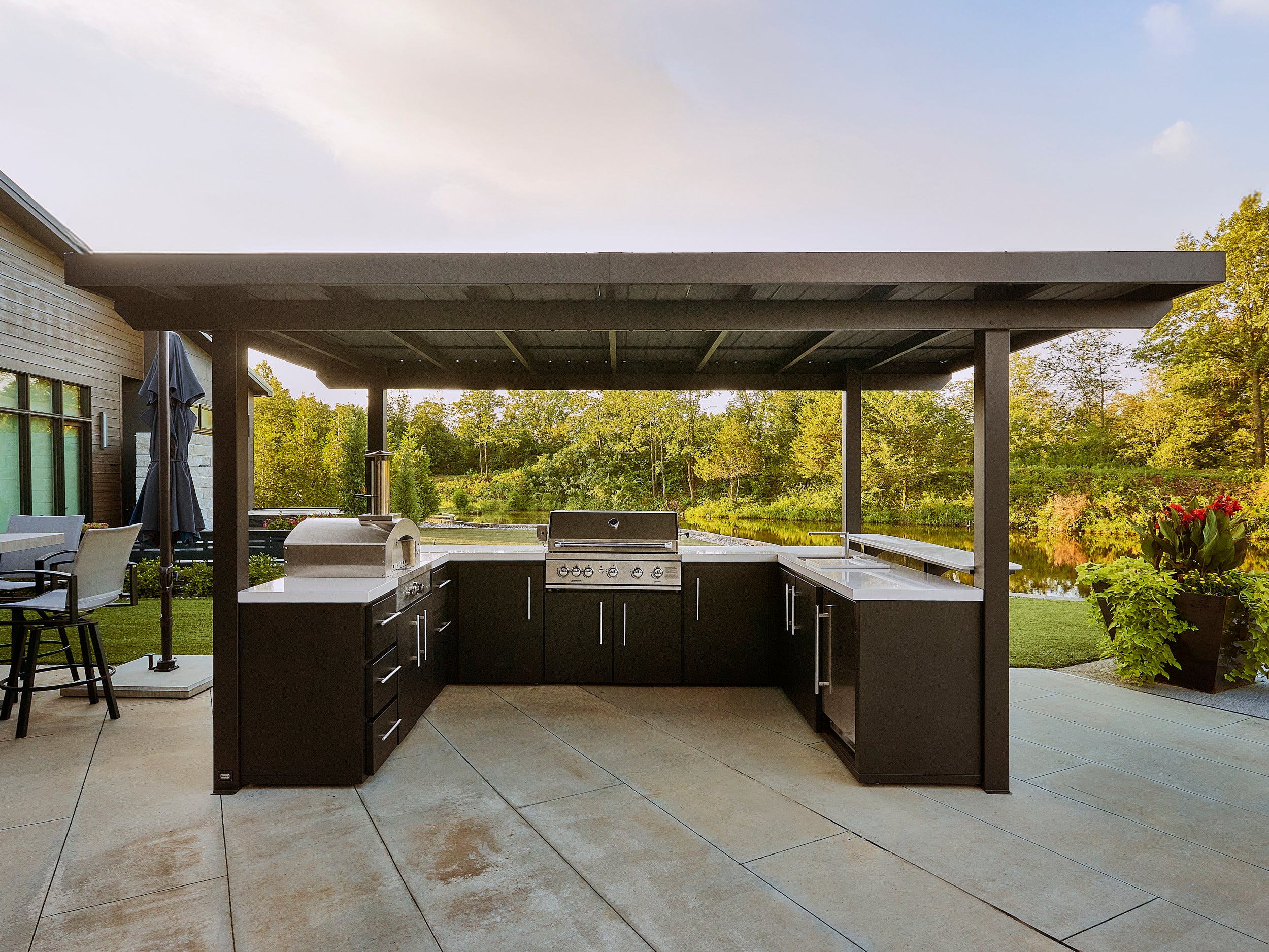 Edgemont Bay | U-Shape Outdoor Kitchen with Bar Seating, Grill & Pizza Oven - Image 26