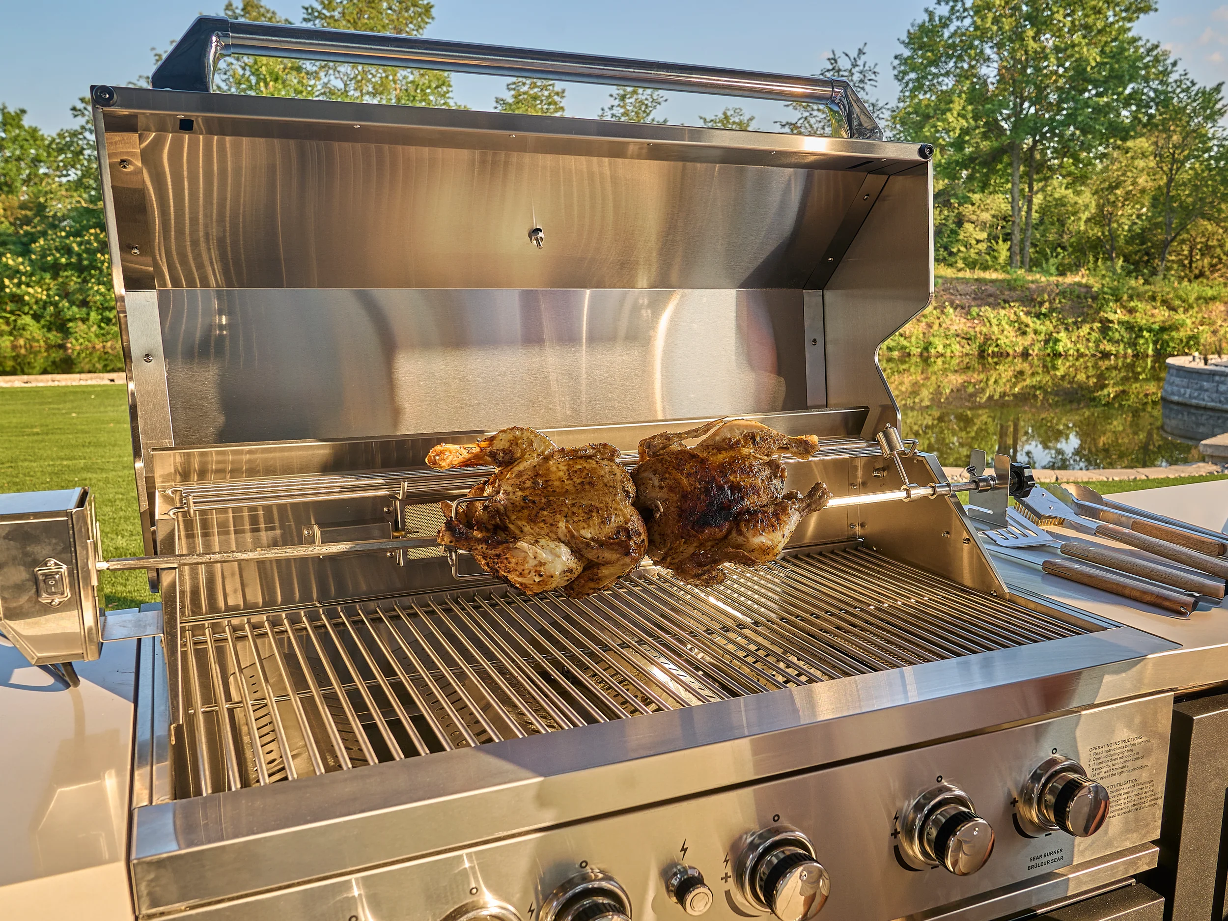 Edgemont Bay | U-Shape Outdoor Kitchen with Bar Seating, Grill & Pizza Oven - Image 5