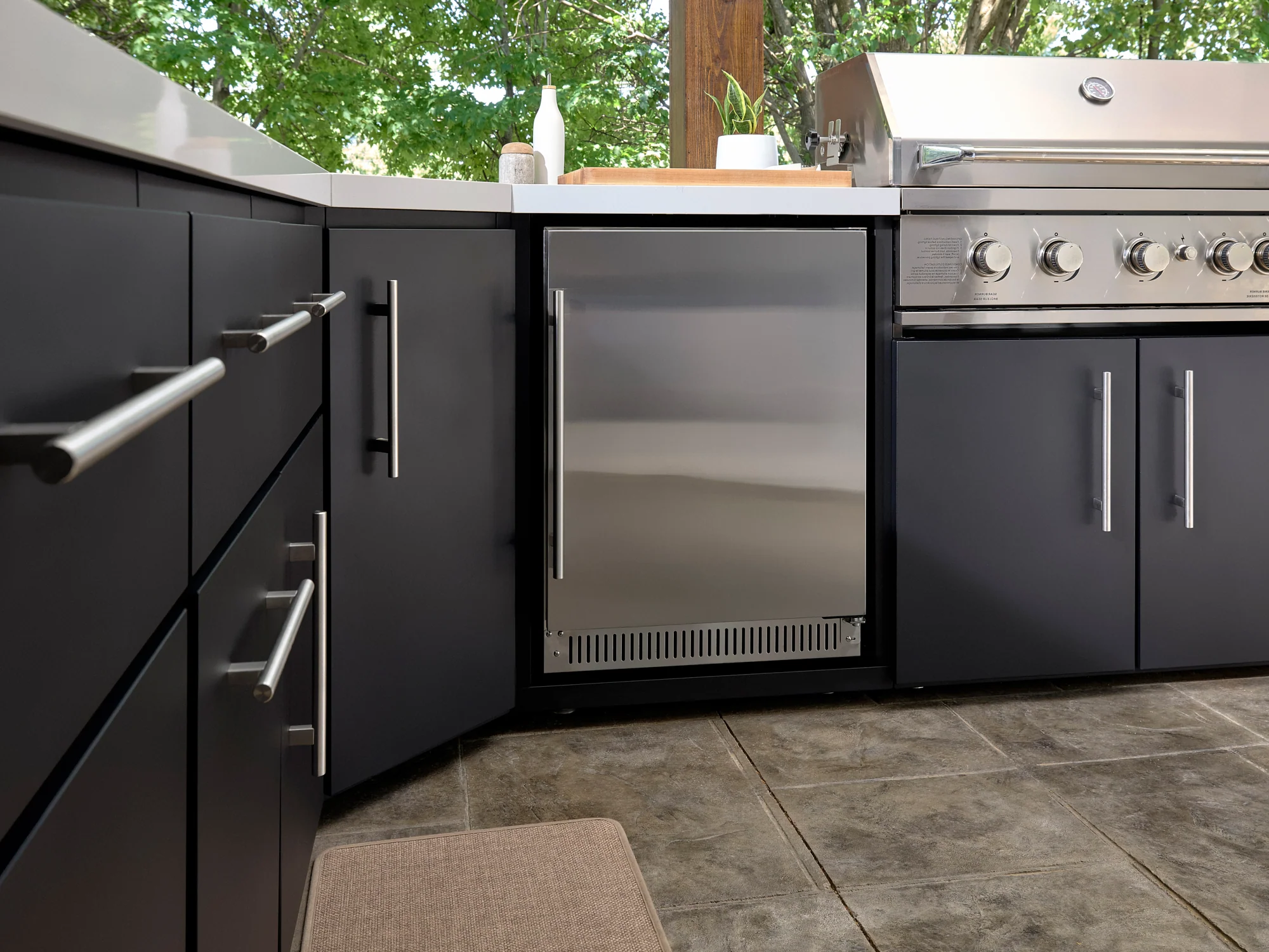 Emory | Corner Outdoor Kitchen Island with Bar Seating & Built-In Grill – Right - Image 6
