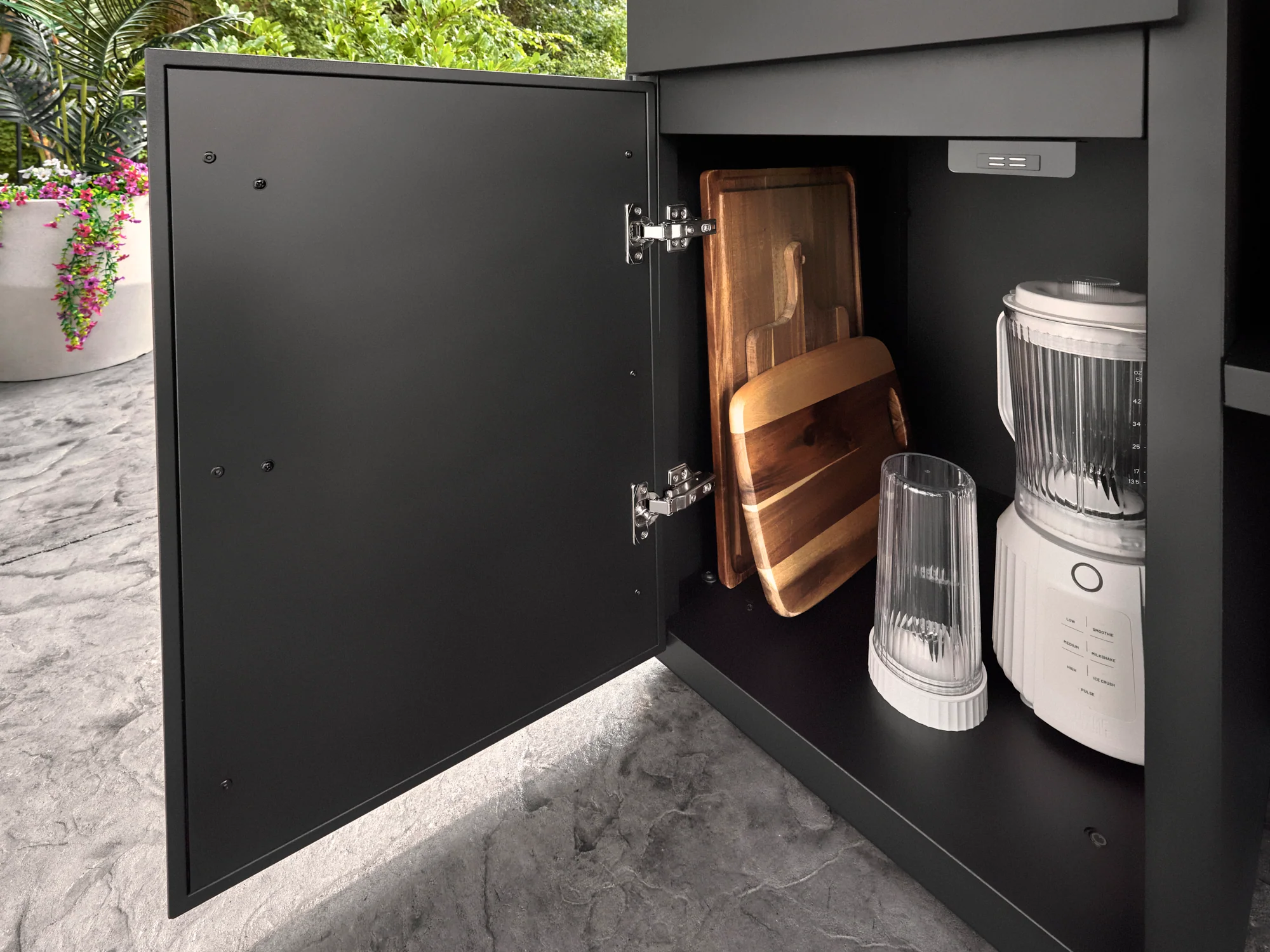 Lancaster | Galley Outdoor Kitchen with Built-In Griddle & Pizza Oven - Image 15