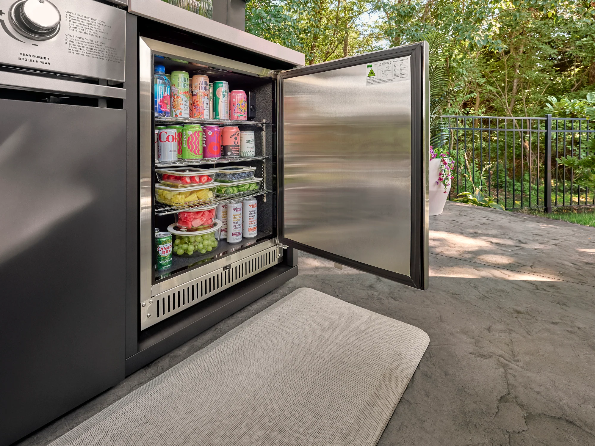 Lancaster | Galley Outdoor Kitchen with Built-In Griddle & Pizza Oven - Image 9