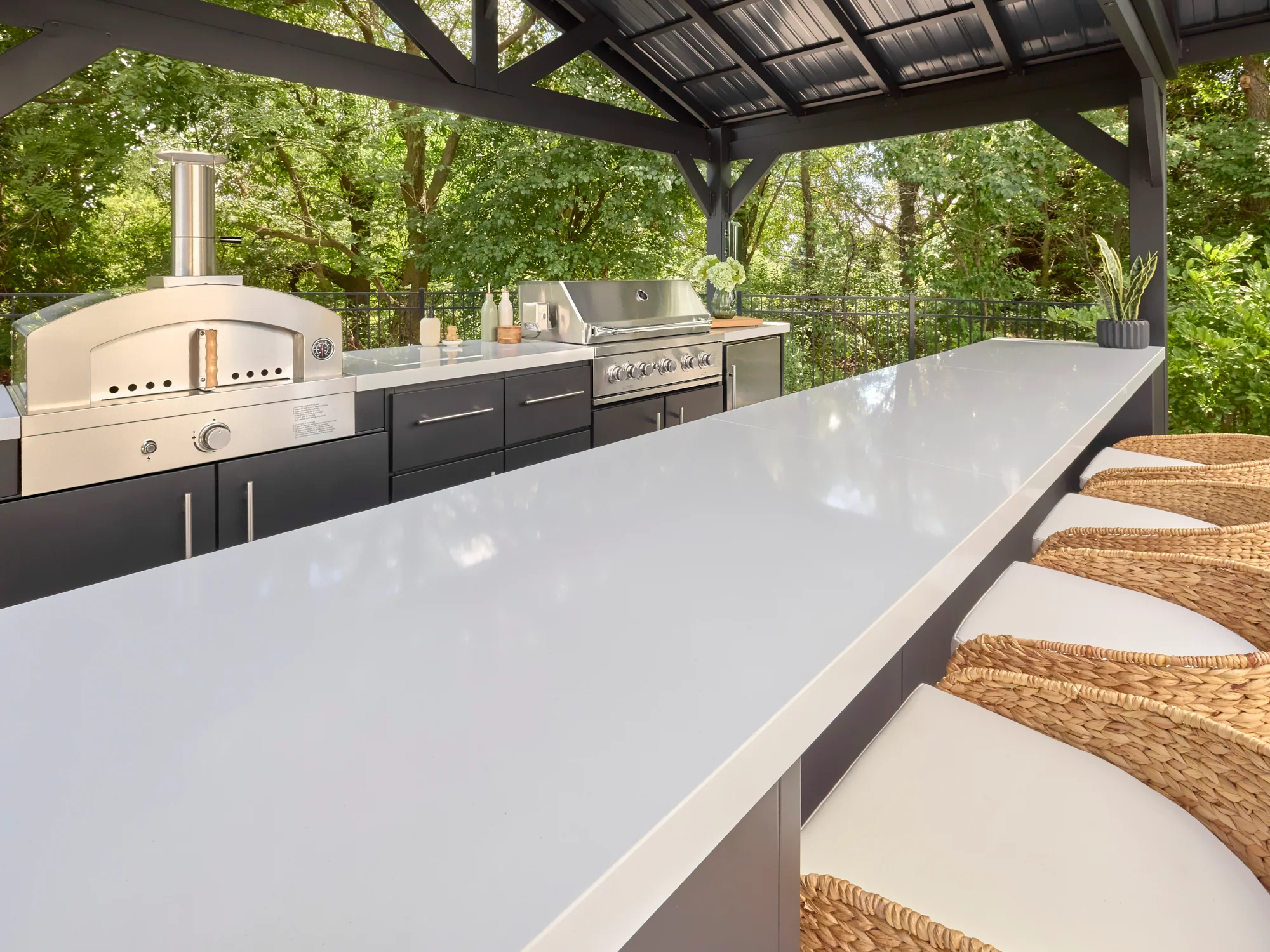 Lancaster | Galley Outdoor Kitchen with Built-In Griddle & Pizza Oven - Image 13