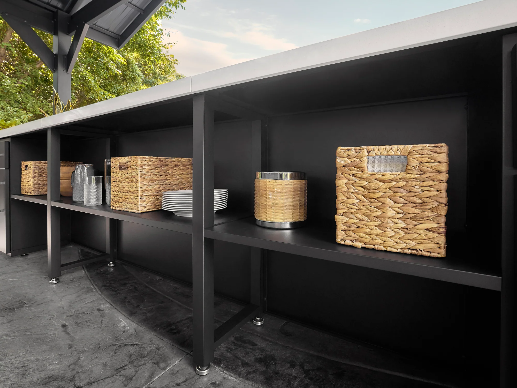 Lancaster | Galley Outdoor Kitchen with Built-In Griddle & Pizza Oven - Image 17